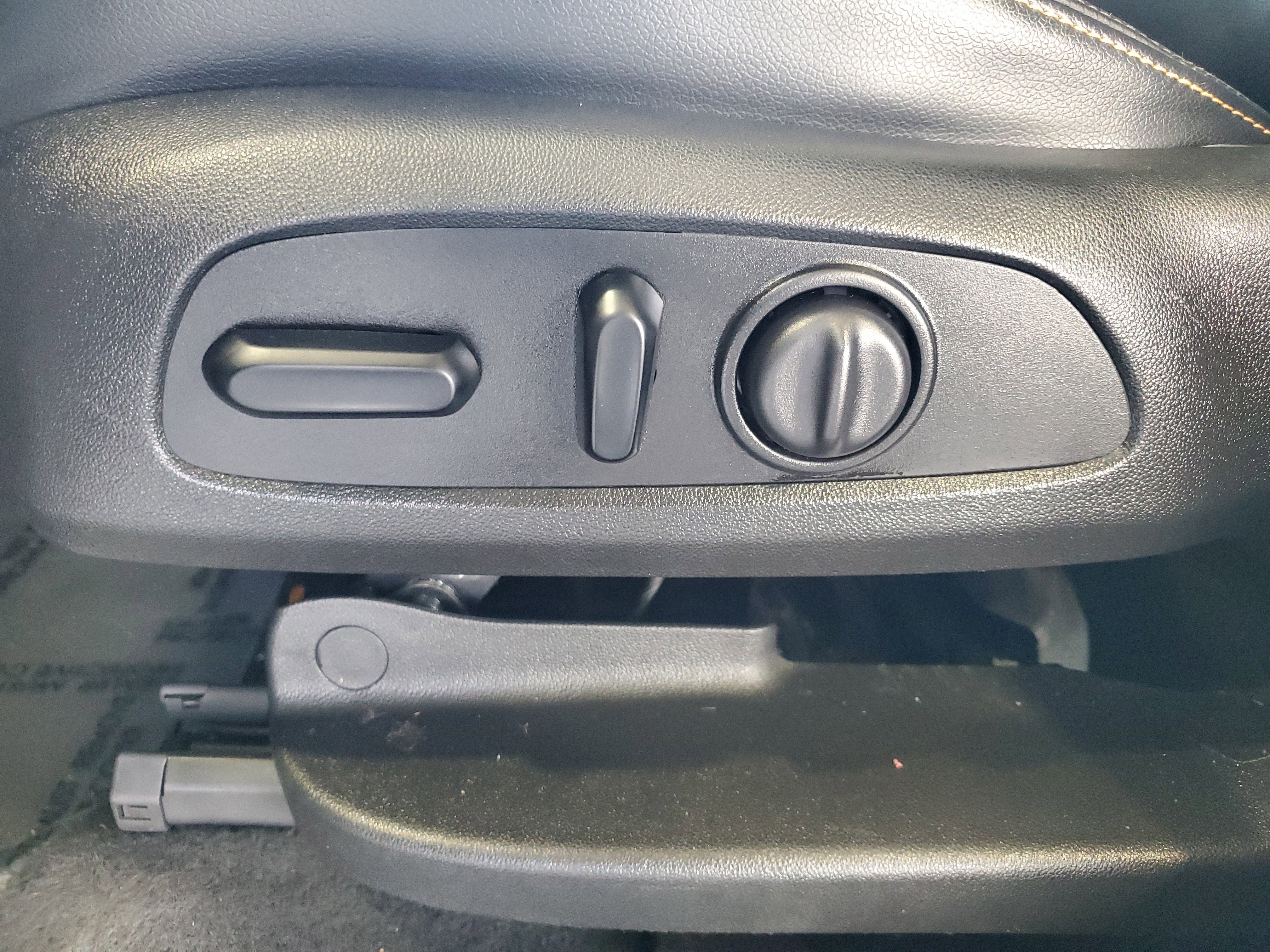 Used 2020 Chevrolet Equinox Premier FWD image 19