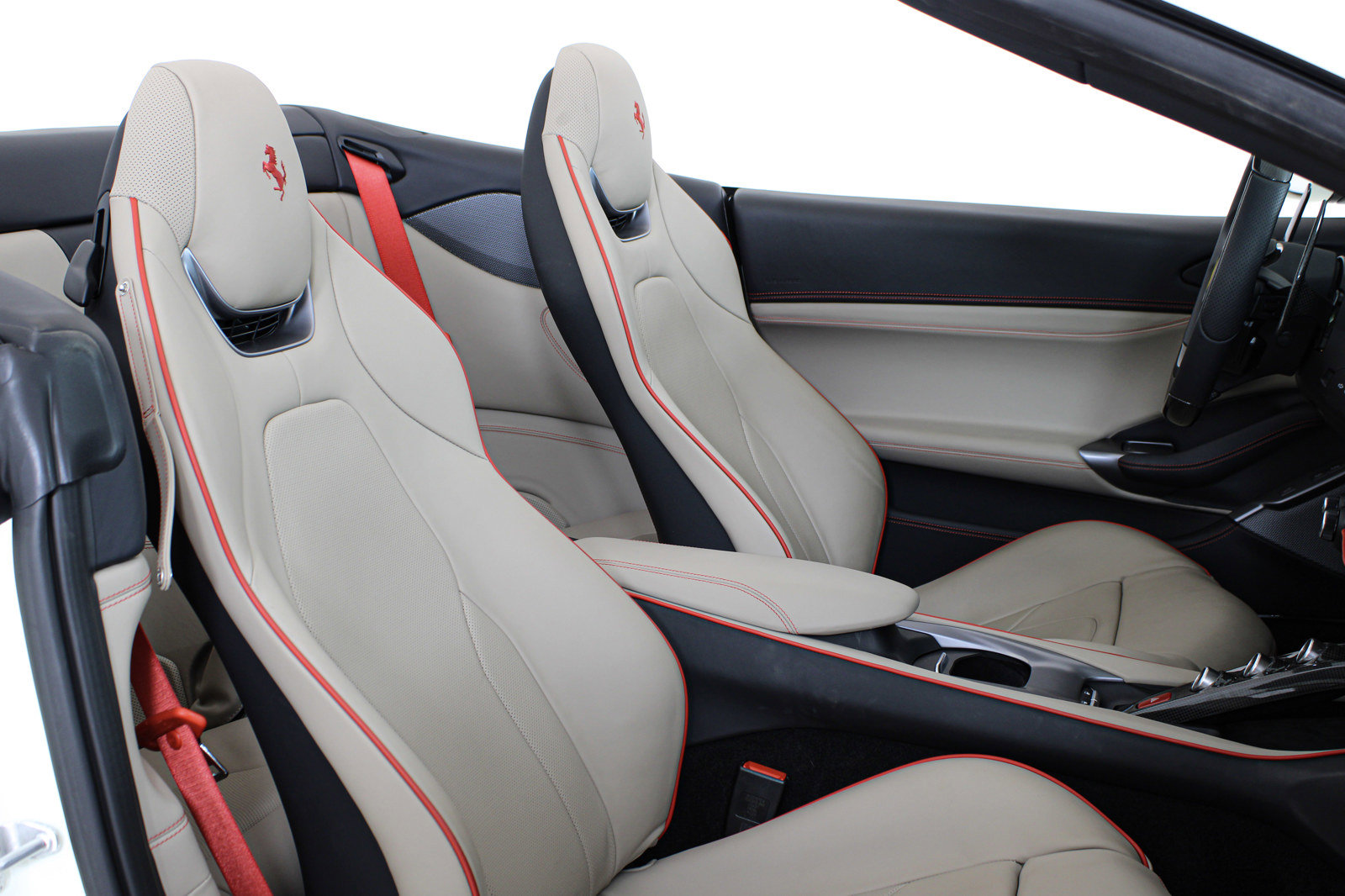 Used 2023 Ferrari Portofino M RWD image 24