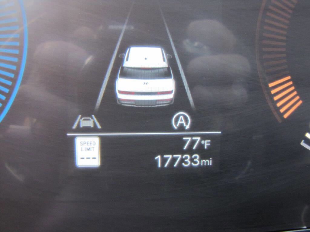 Used 2025 Hyundai Santa Fe SEL image 32