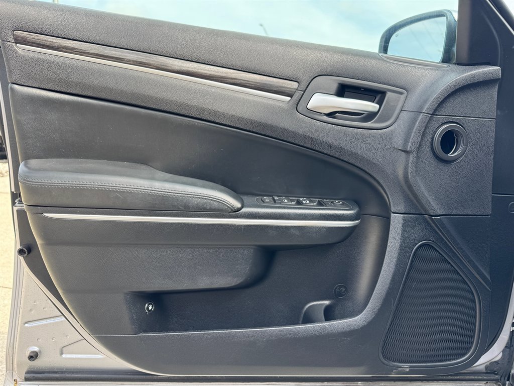Used 2015 Chrysler 300 Limited image 12
