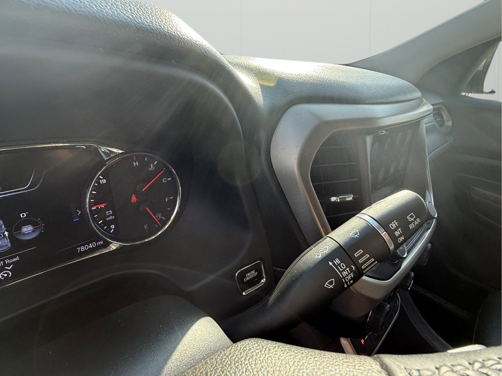 Used 2022 GMC Acadia Denali image 25