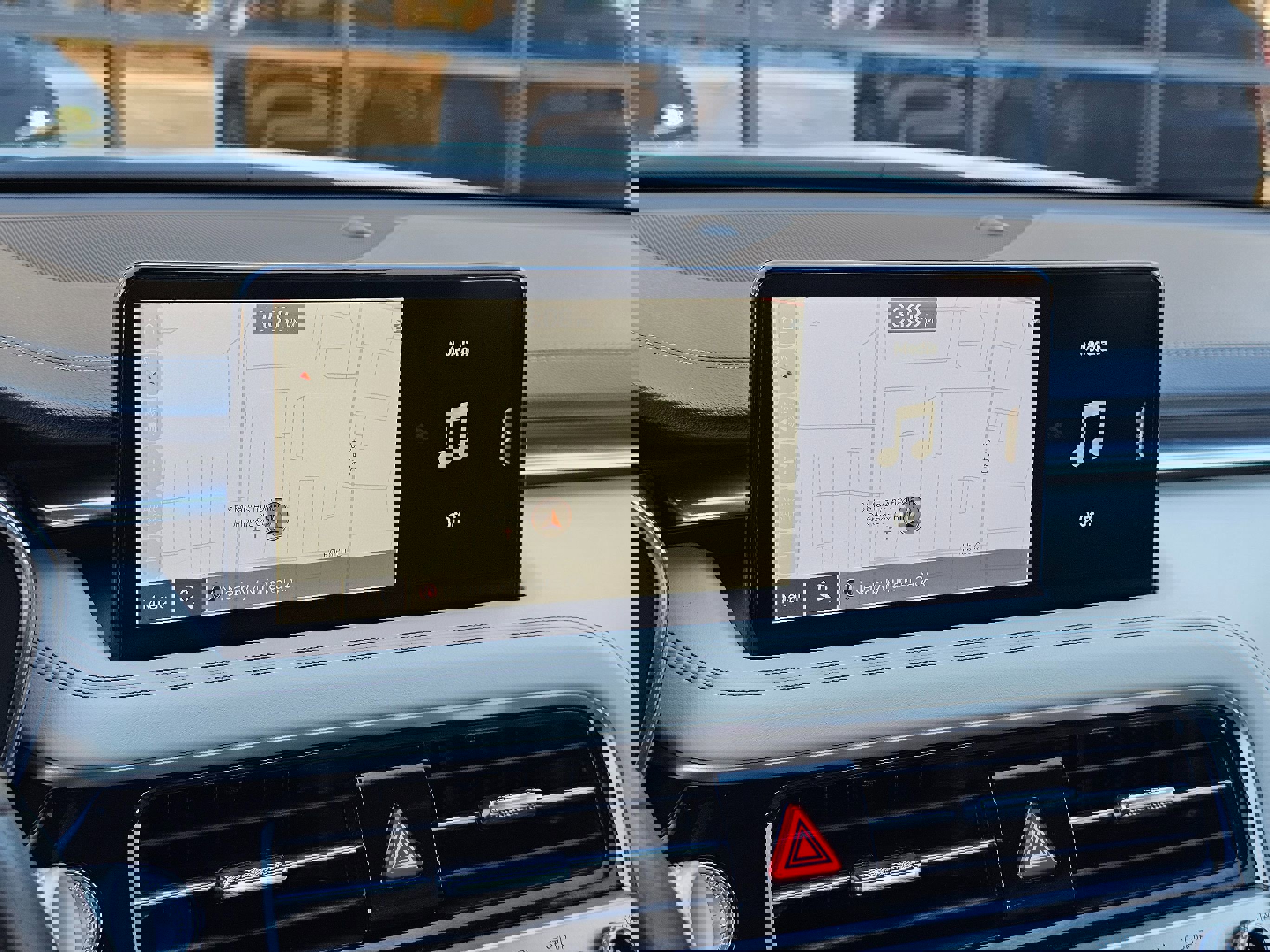 Used 2025 Genesis G70 2.5T image 33