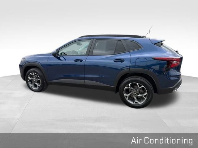 Used 2024 Chevrolet Trax LT w/ Driver Confidence Package image 10