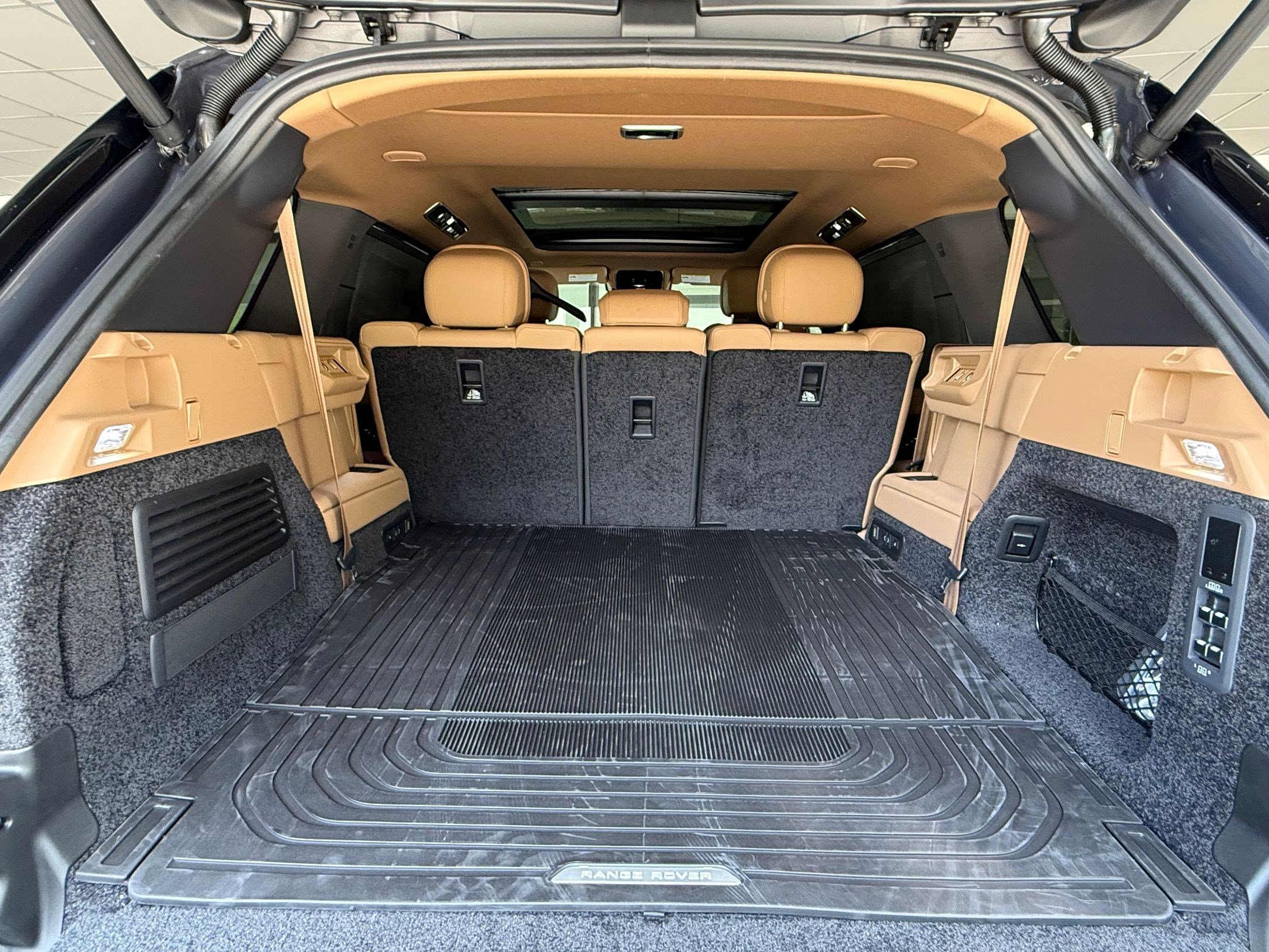 New 2026 Land Rover Range Rover Long Wheelbase SE AWD/4WD image 23