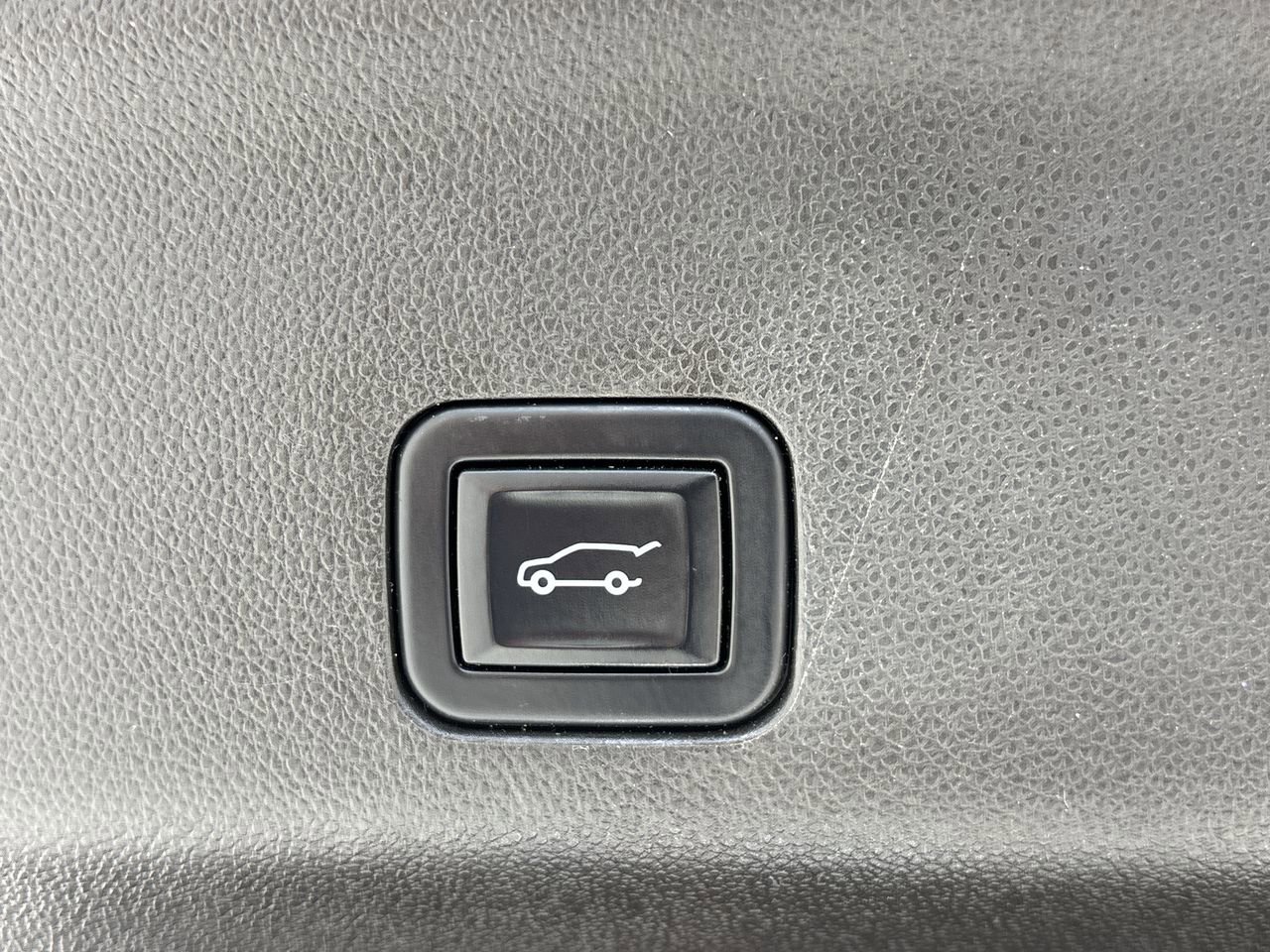 Used 2022 Chevrolet Tahoe Premier image 9