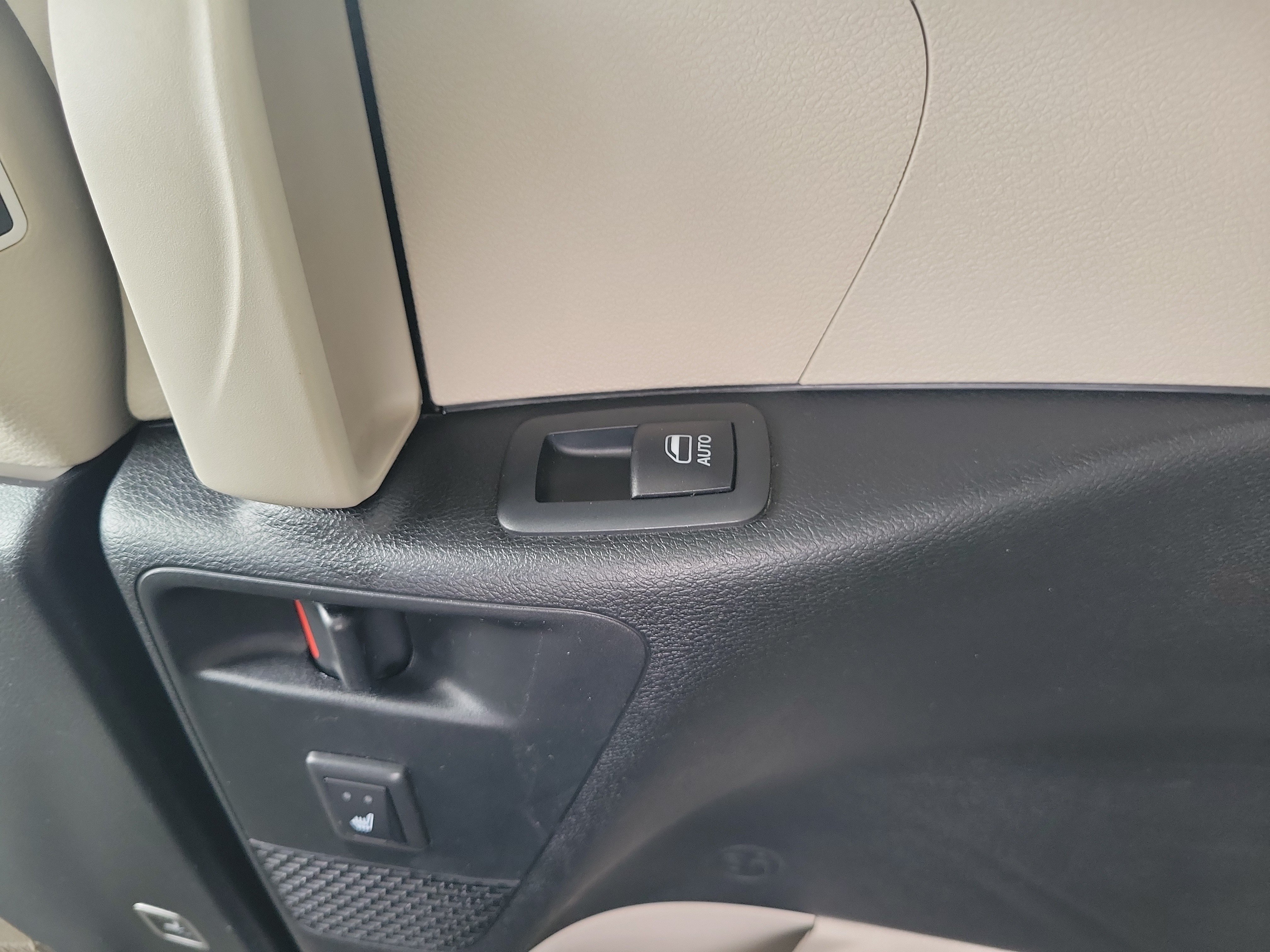 Used 2019 Chrysler Pacifica Limited FWD image 15