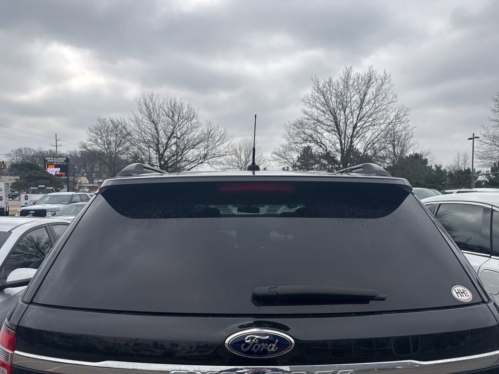 Used 2015 Ford Explorer XLT w/ Equipment Group 202B image 8