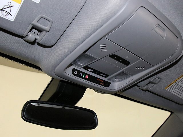 Used 2024 GMC Terrain SLT image 21