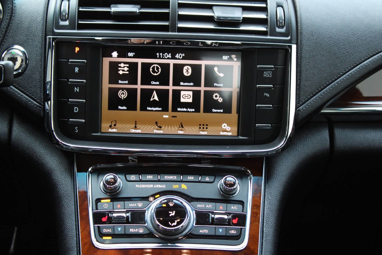 Used 2017 Lincoln Continental Select image 20