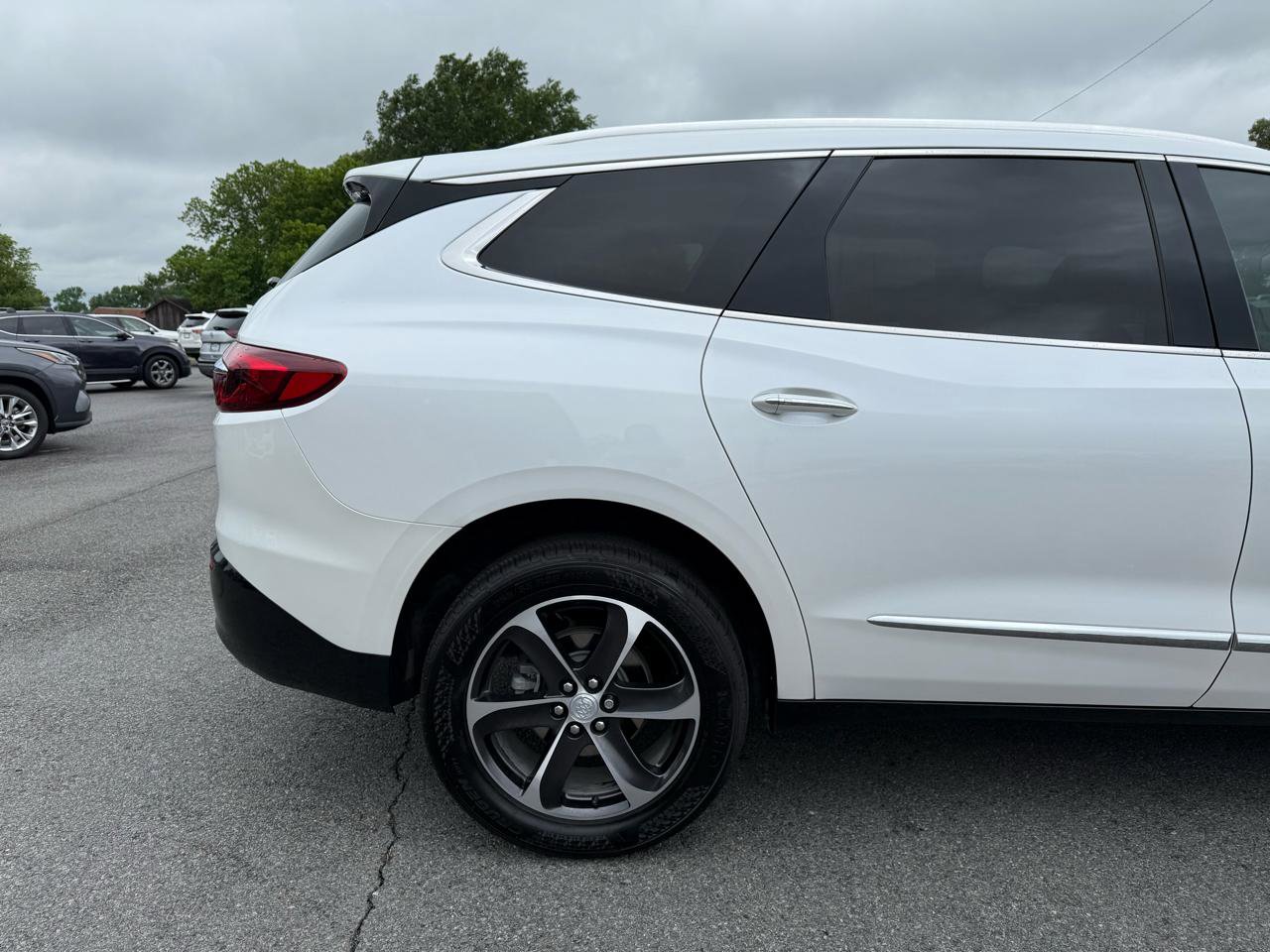 Used 2021 Buick Enclave Essence w/ Sport Touring Edition FWD image 41