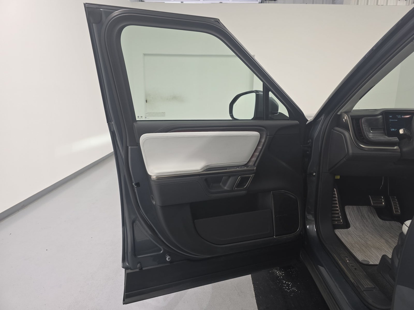 Used 2022 Rivian R1T Adventure AWD/4WD image 16