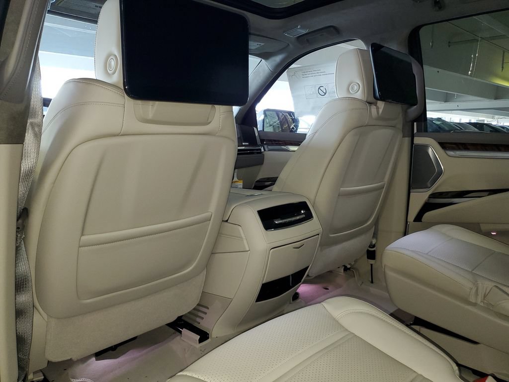 New 2026 Cadillac Escalade Platinum Luxury AWD/4WD image 11