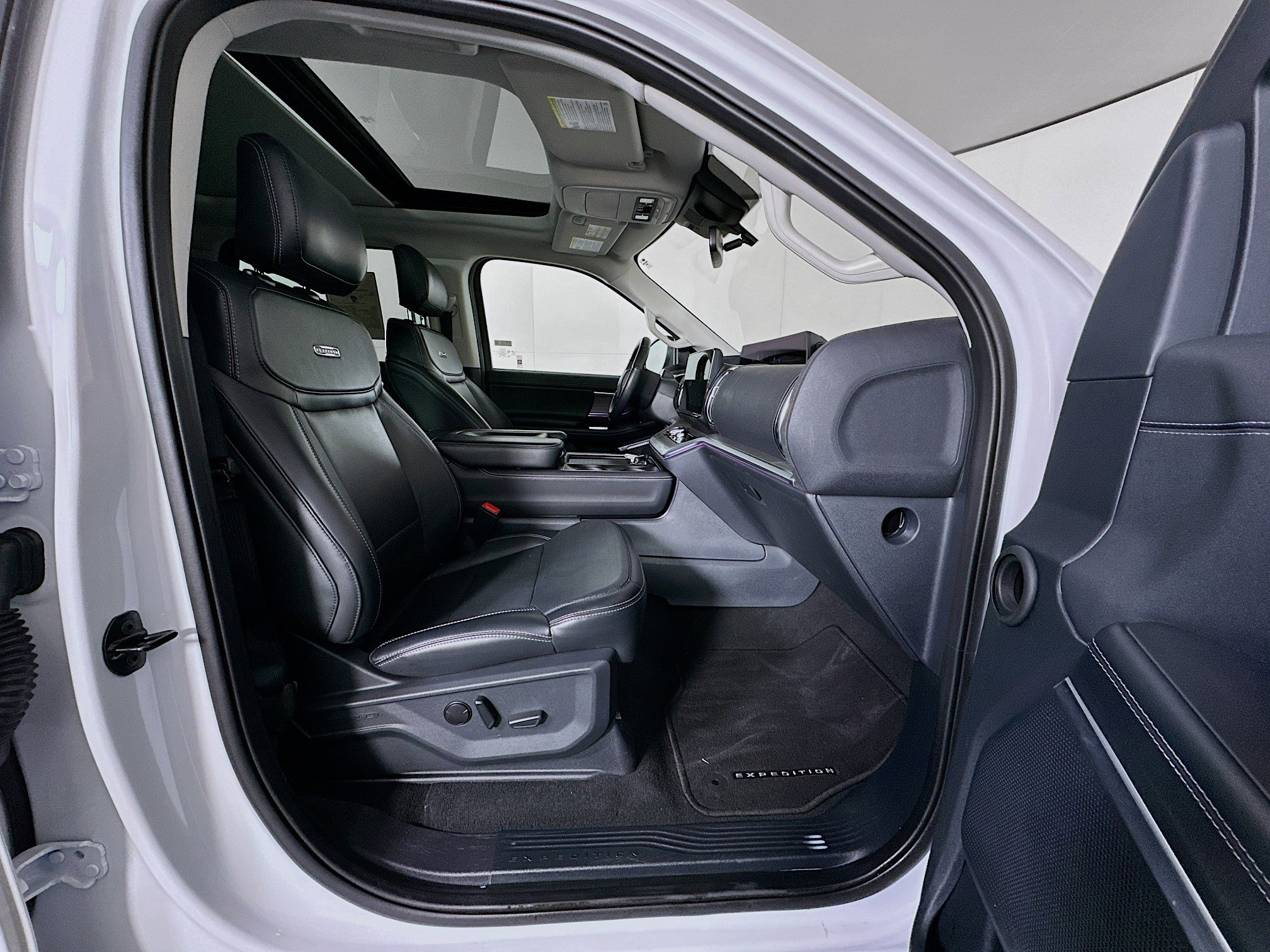 Used 2025 Ford Expedition Platinum image 34