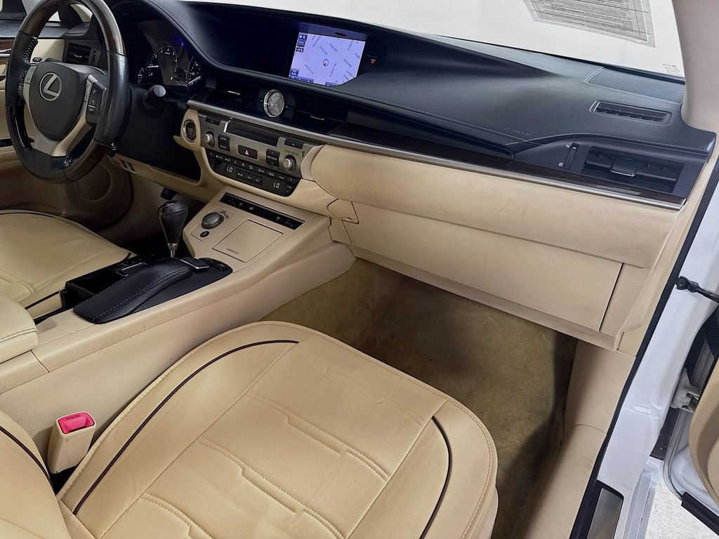 Used 2013 Lexus ES 350 w/ Luxury Pkg FWD image 37