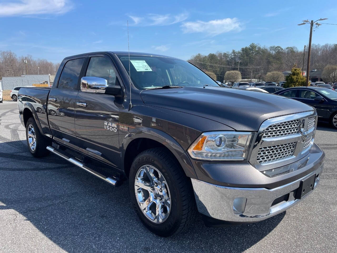 Used 2017 RAM 1500 Laramie w/ Convenience Group AWD/4WD image 7