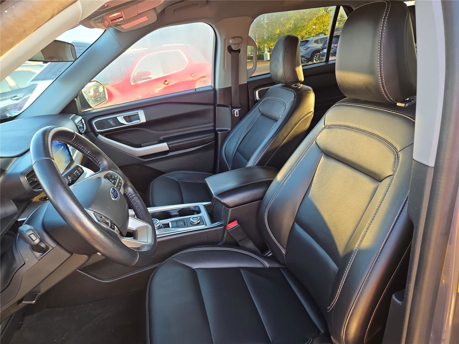 Used 2022 Ford Explorer XLT w/ Equipment Group 202A image 19