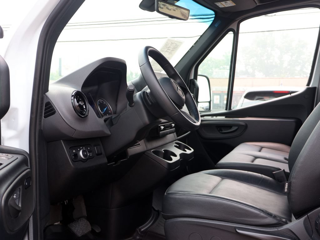 Used 2024 Mercedes-Benz eSprinter 170 Cargo image 21