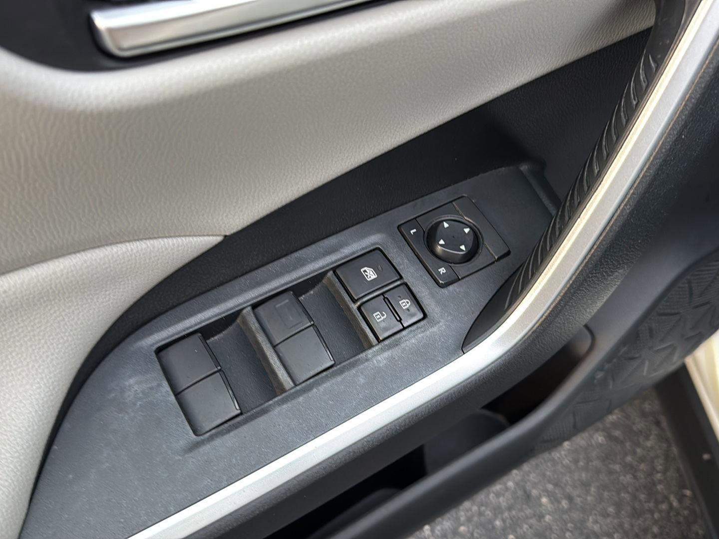 Used 2019 Toyota RAV4 XLE image 29