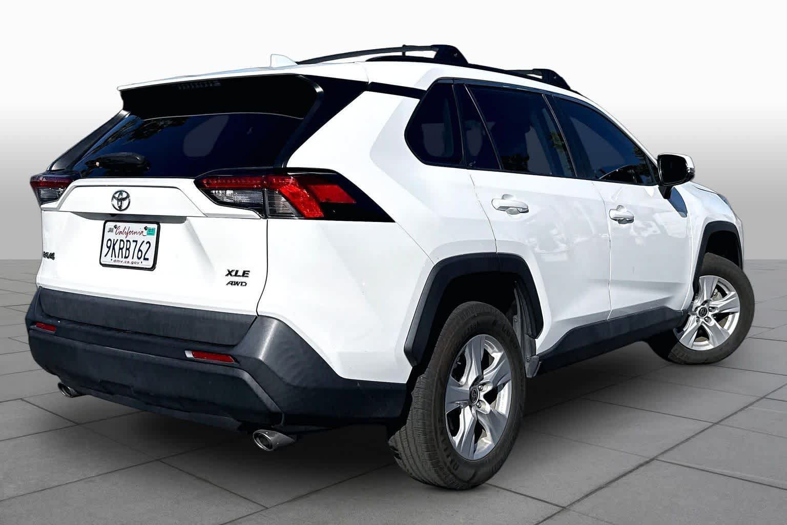 Used 2021 Toyota RAV4 XLE w/ XLE Grade Weather Package AWD/4WD image 12