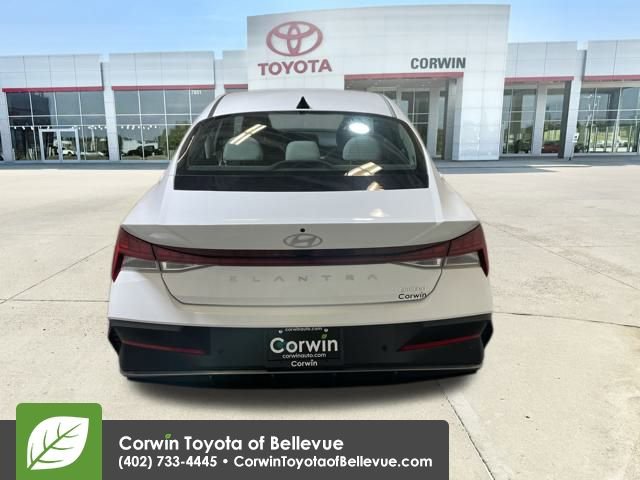 Used 2024 Hyundai Elantra Limited image 4
