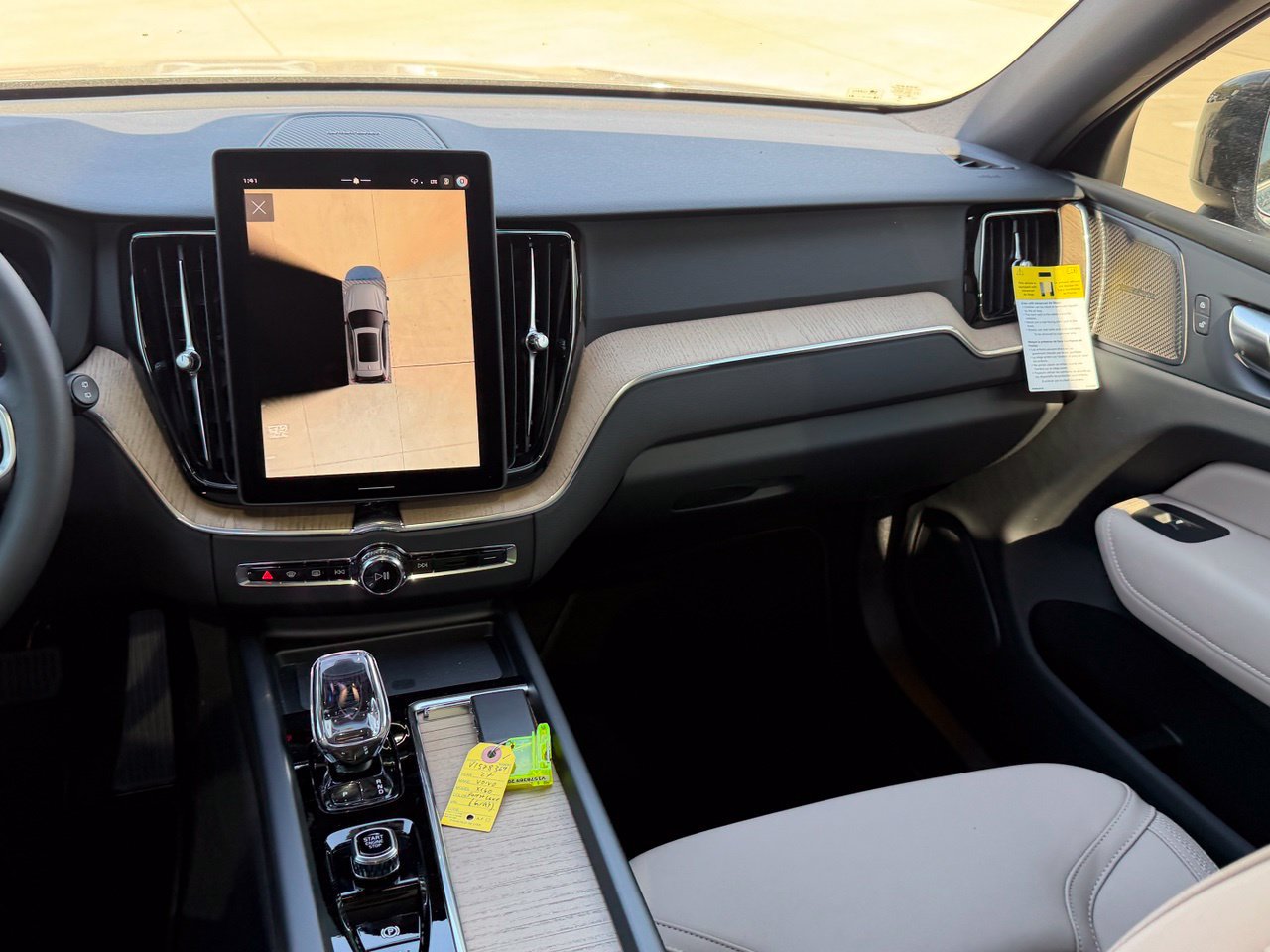 New 2027 Volvo XC60 B5 Plus AWD/4WD image 13