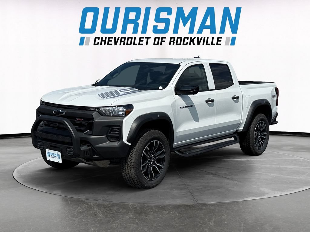 New 2026 Chevrolet Colorado Trail Boss w/ Off-Road Front Bumper Package AWD/4WD image 2