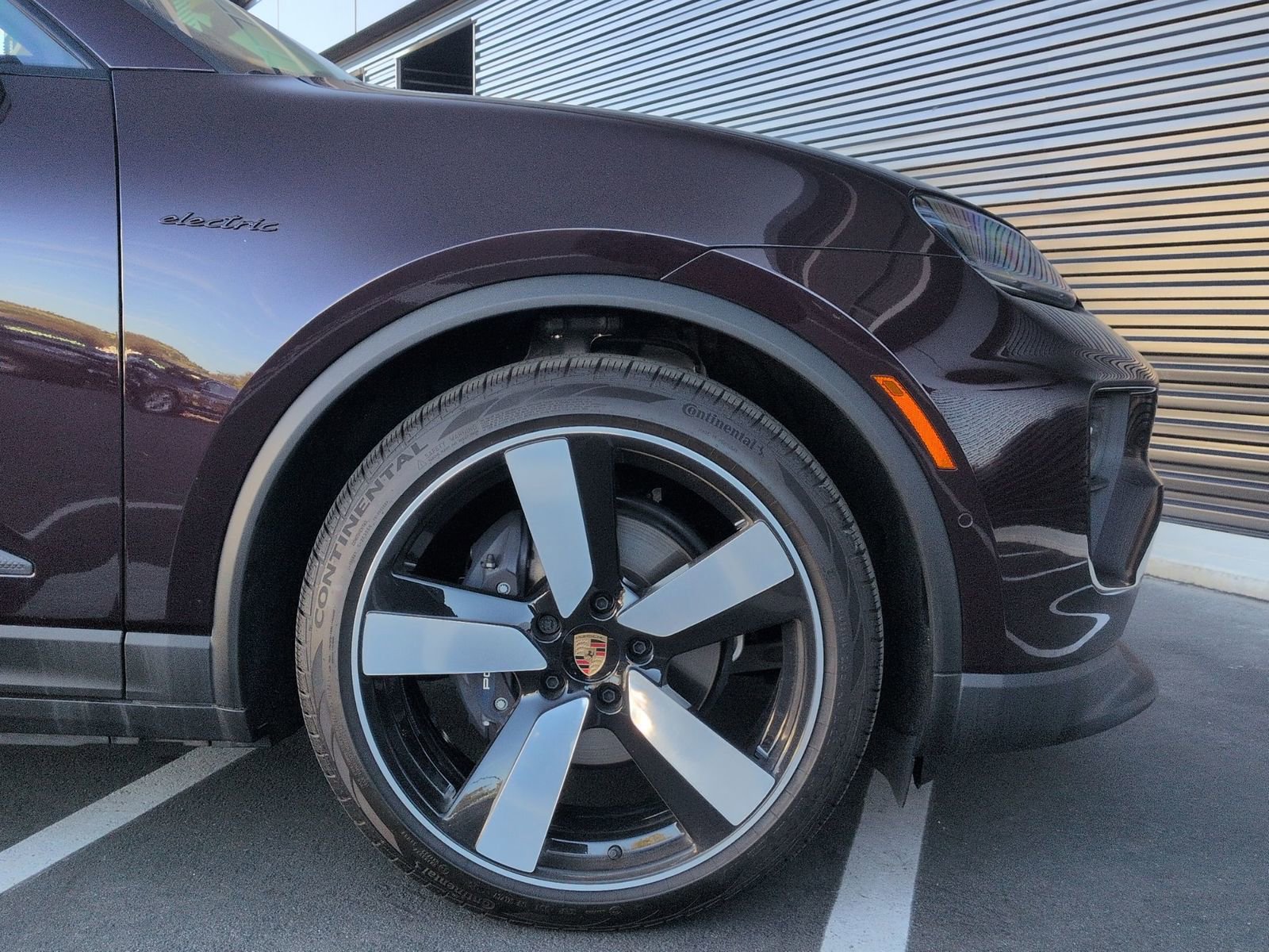 Certified 2025 Porsche Macan 4 Electric image 12