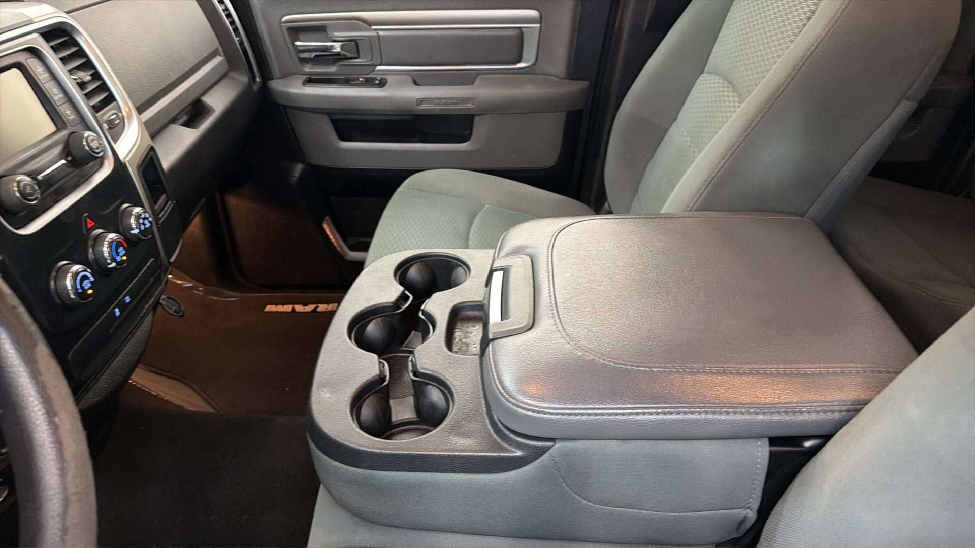 Used 2014 RAM 1500 Classic SLT RWD image 26