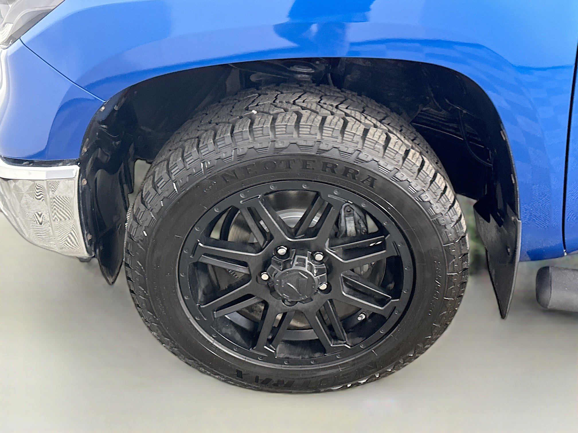 Used 2018 Toyota Tundra SR5 w/ SR5 Upgrade Package image 37