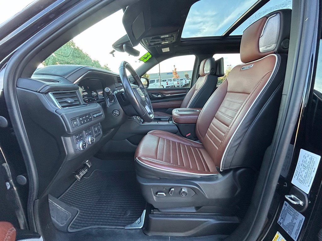 Used 2023 GMC Yukon Denali Ultimate AWD/4WD image 12