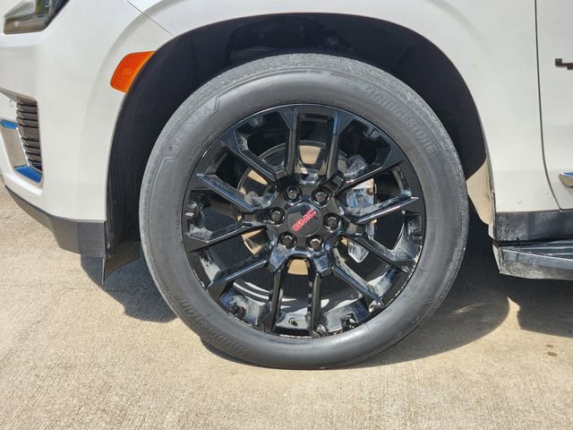 Used 2023 GMC Yukon XL SLT w/ SLT Premium Package image 10