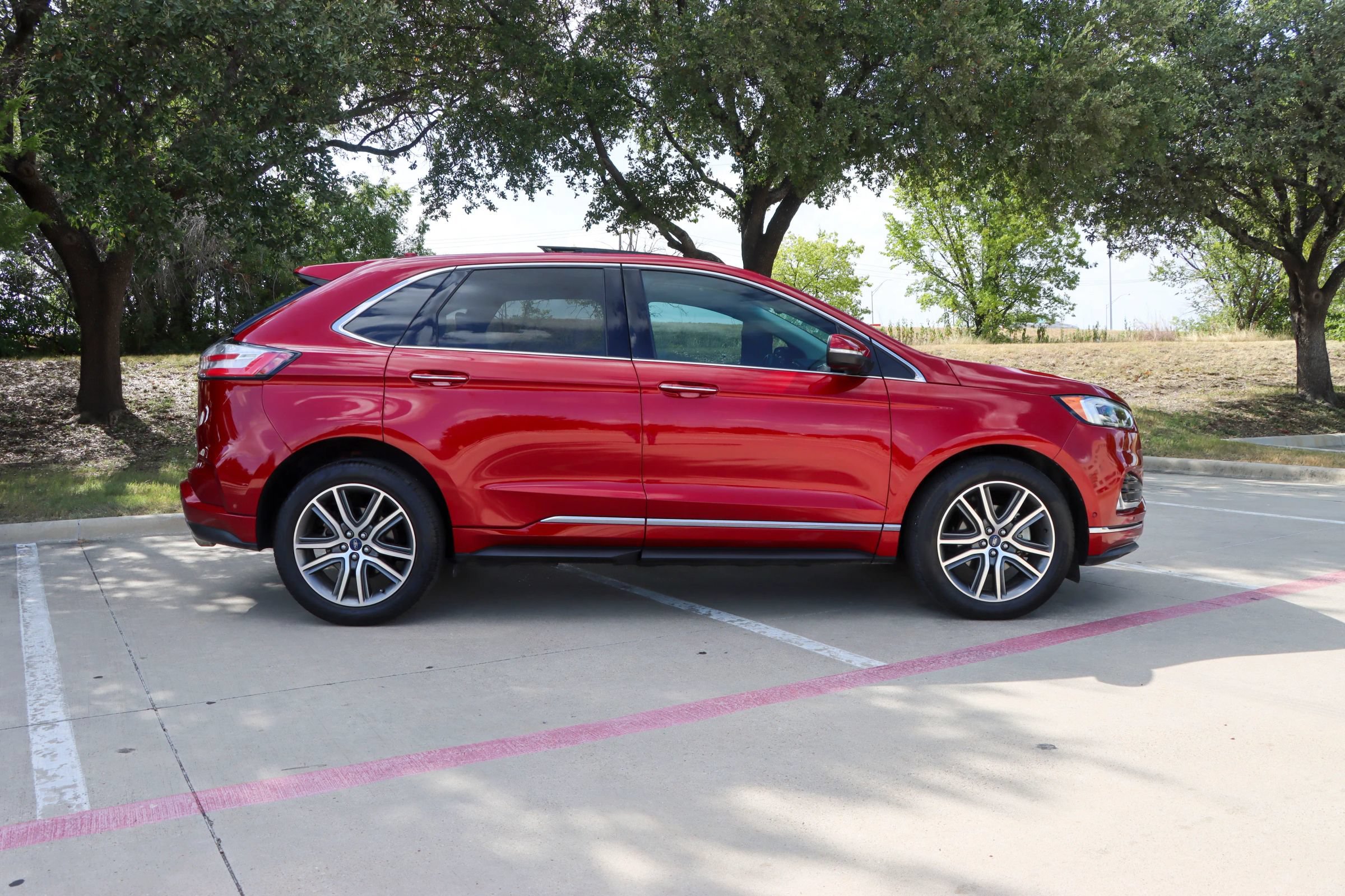 Used 2019 Ford Edge Titanium w/ Equipment Group 301A FWD image 8