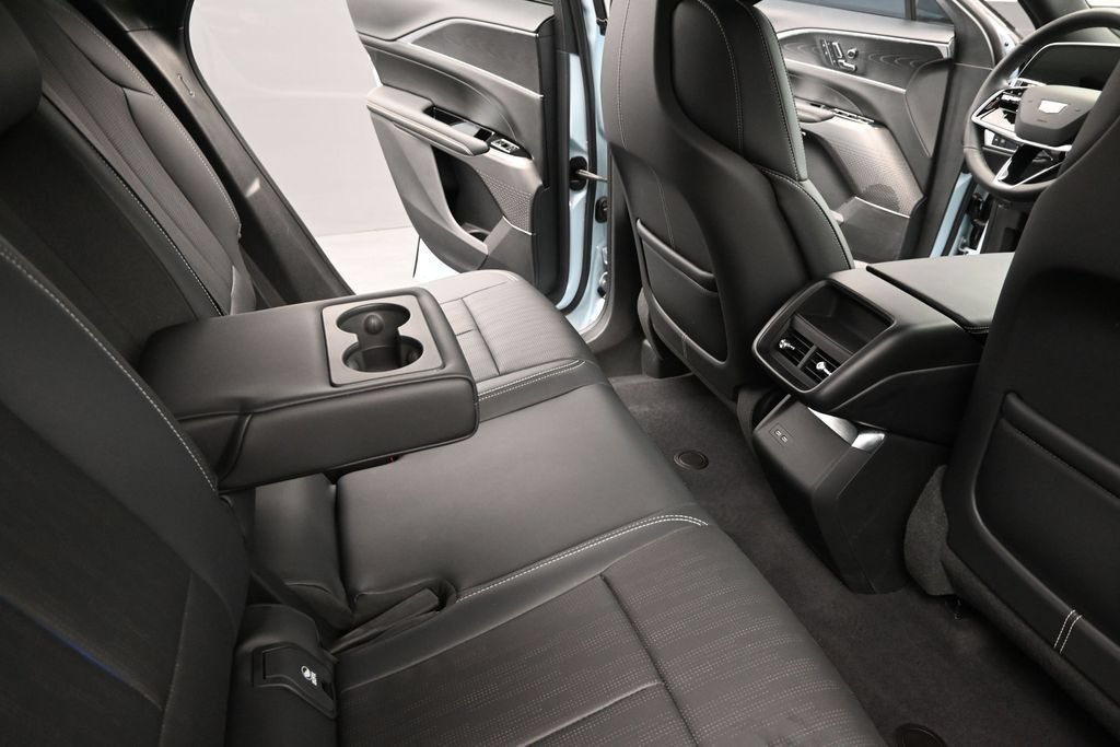 Certified 2024 Cadillac Lyriq Luxury AWD/4WD image 21