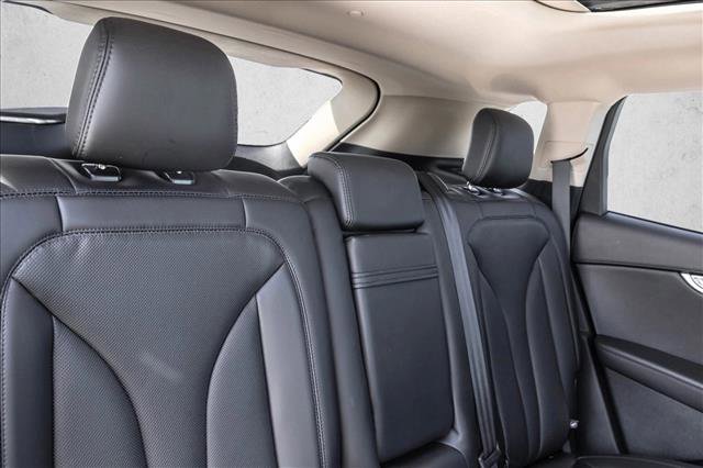 Used 2022 Lincoln Nautilus Reserve w/ Luxury Package AWD/4WD image 28