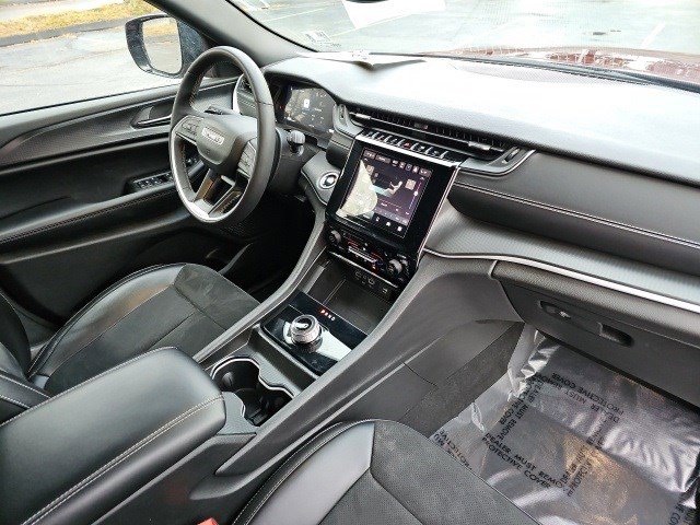 Used 2024 Jeep Grand Cherokee Altitude image 14