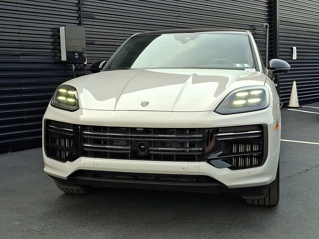 Certified 2025 Porsche Cayenne Turbo AWD/4WD image 10