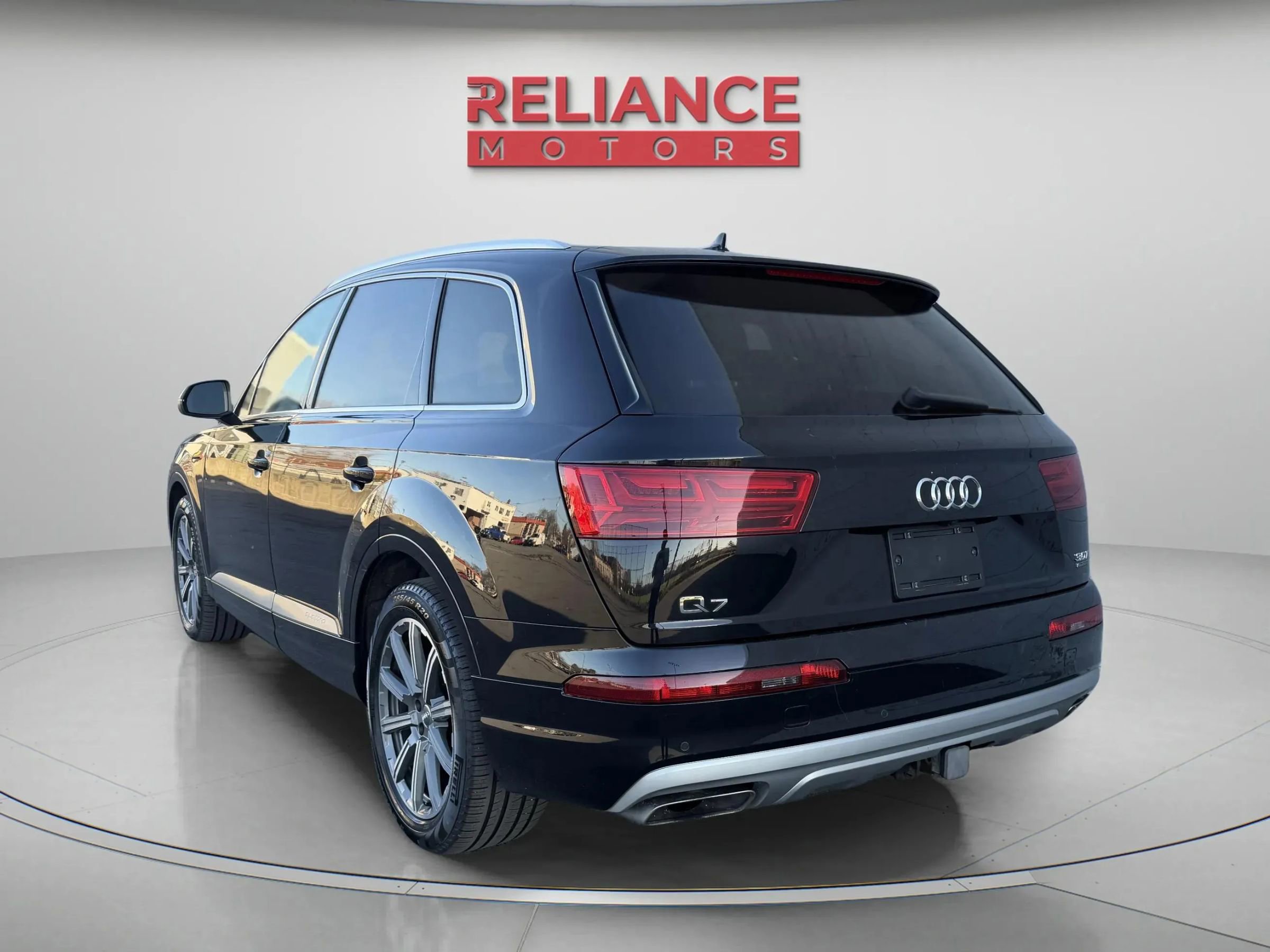 Used 2018 Audi Q7 3.0T Premium Plus w/ Premium Plus Package image 4