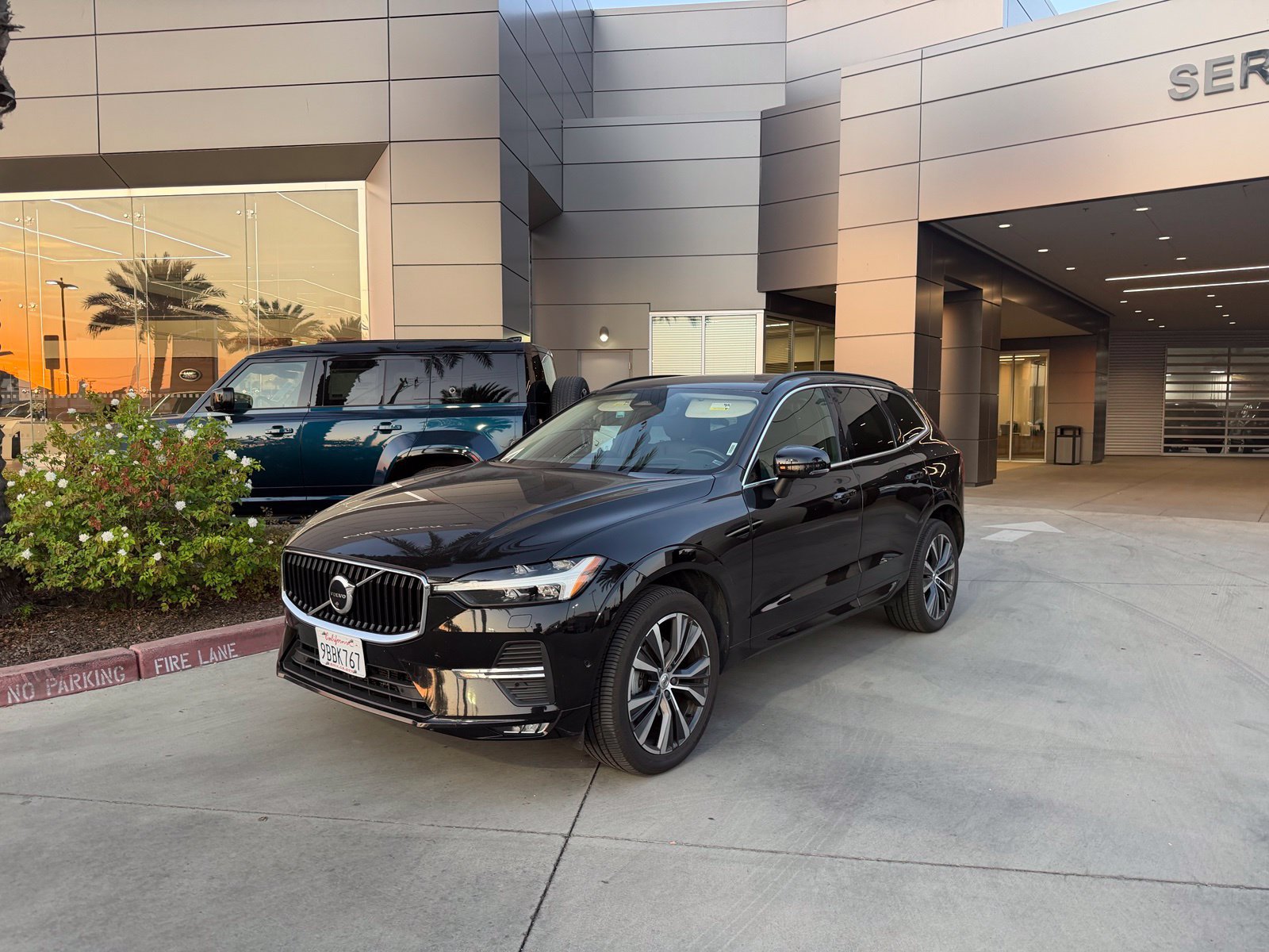 Used 2022 Volvo XC60 B5 Momentum w/ Advanced Package