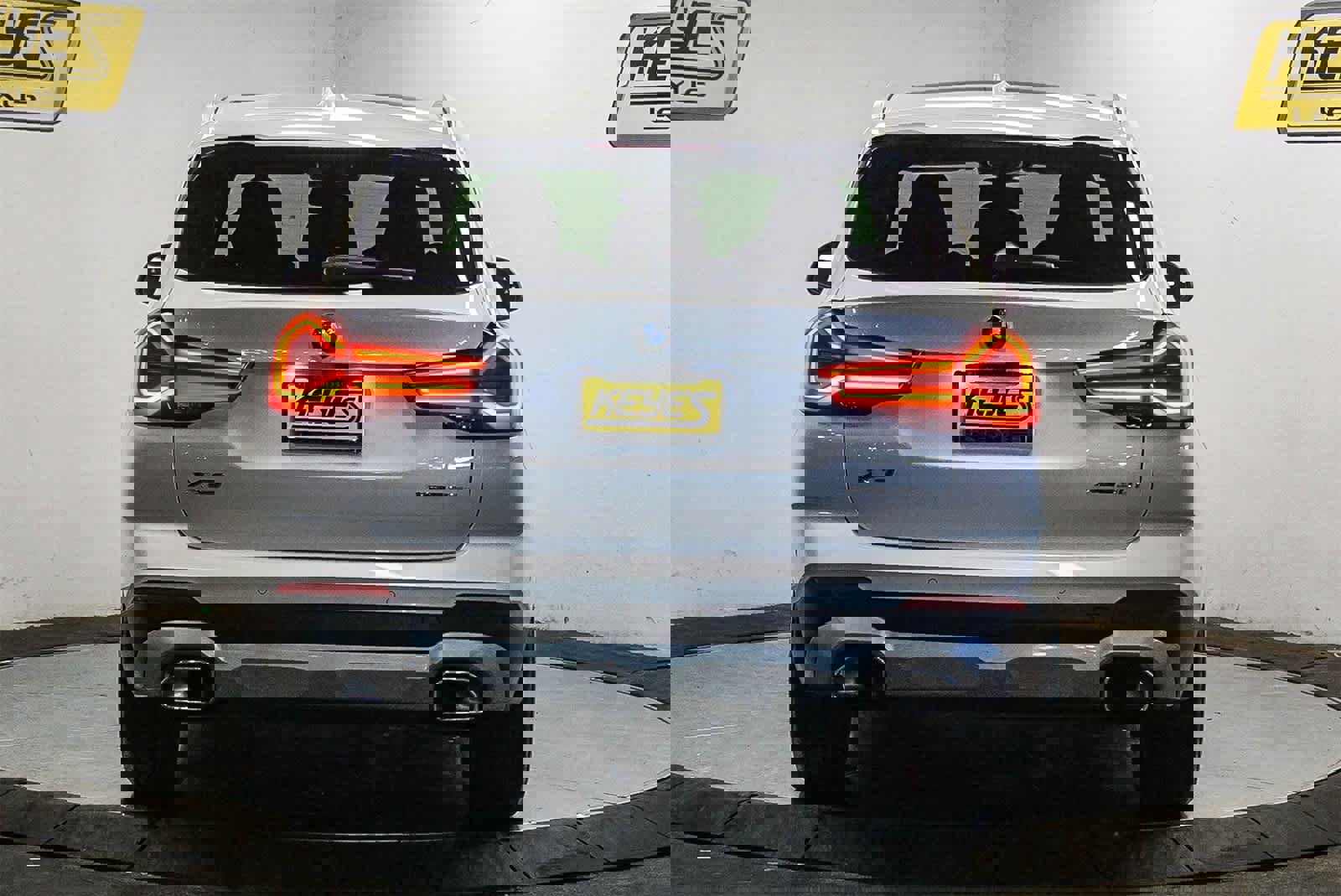 Used 2024 BMW X3 xDrive30i w/ Premium Package image 3