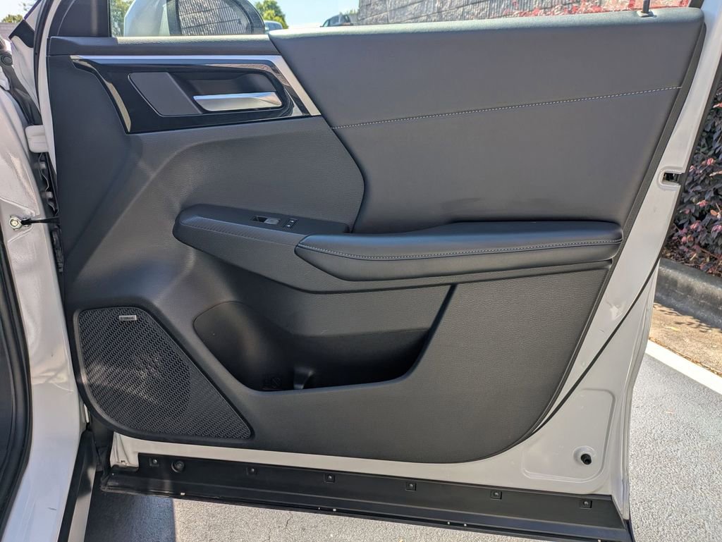 Used 2025 Mitsubishi Outlander SE AWD/4WD image 34