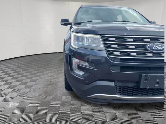 Used 2017 Ford Explorer XLT AWD/4WD image 37