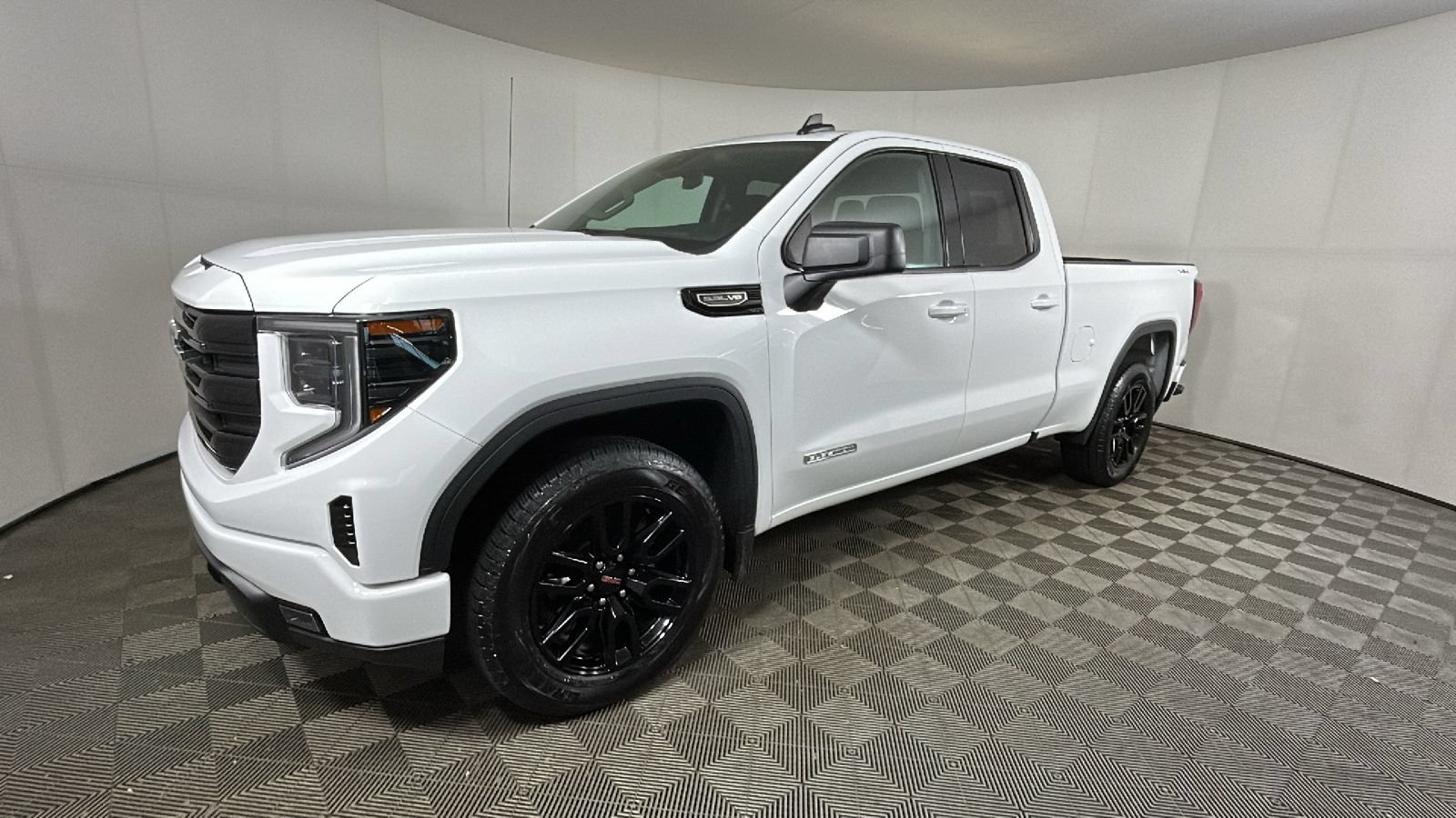 Used 2025 GMC Sierra 1500 Elevation AWD/4WD image 8