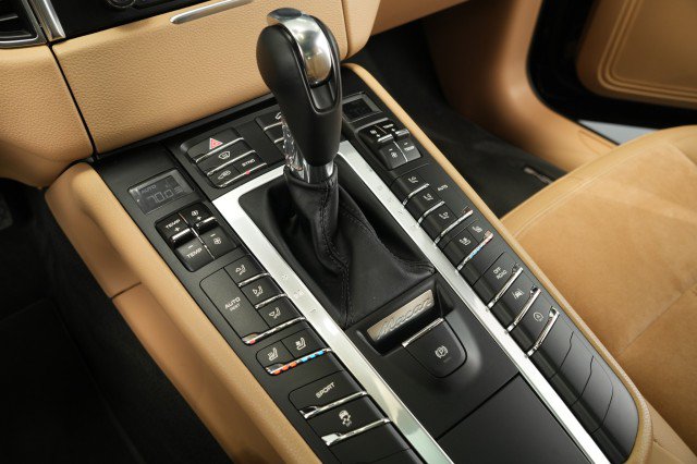 Used 2018 Porsche Macan AWD/4WD image 44