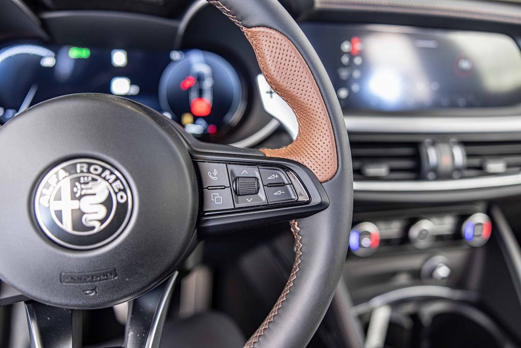 New 2025 Alfa Romeo Stelvio Sprint image 27