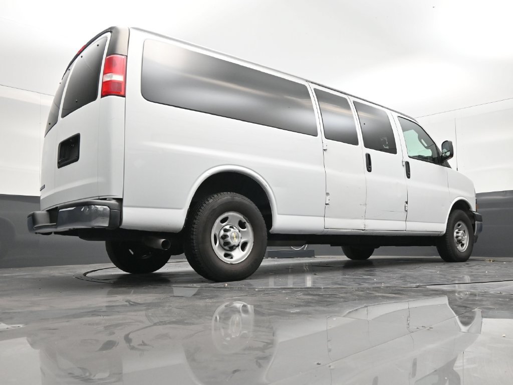 Used 2022 Chevrolet Express 3500 LS w/ Chrome Appearance Package RWD image 22