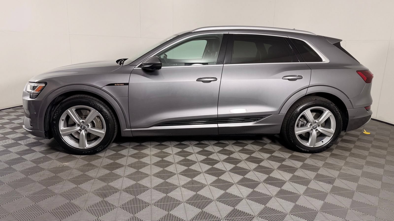 Used 2019 Audi e-tron Premium Plus AWD/4WD image 5