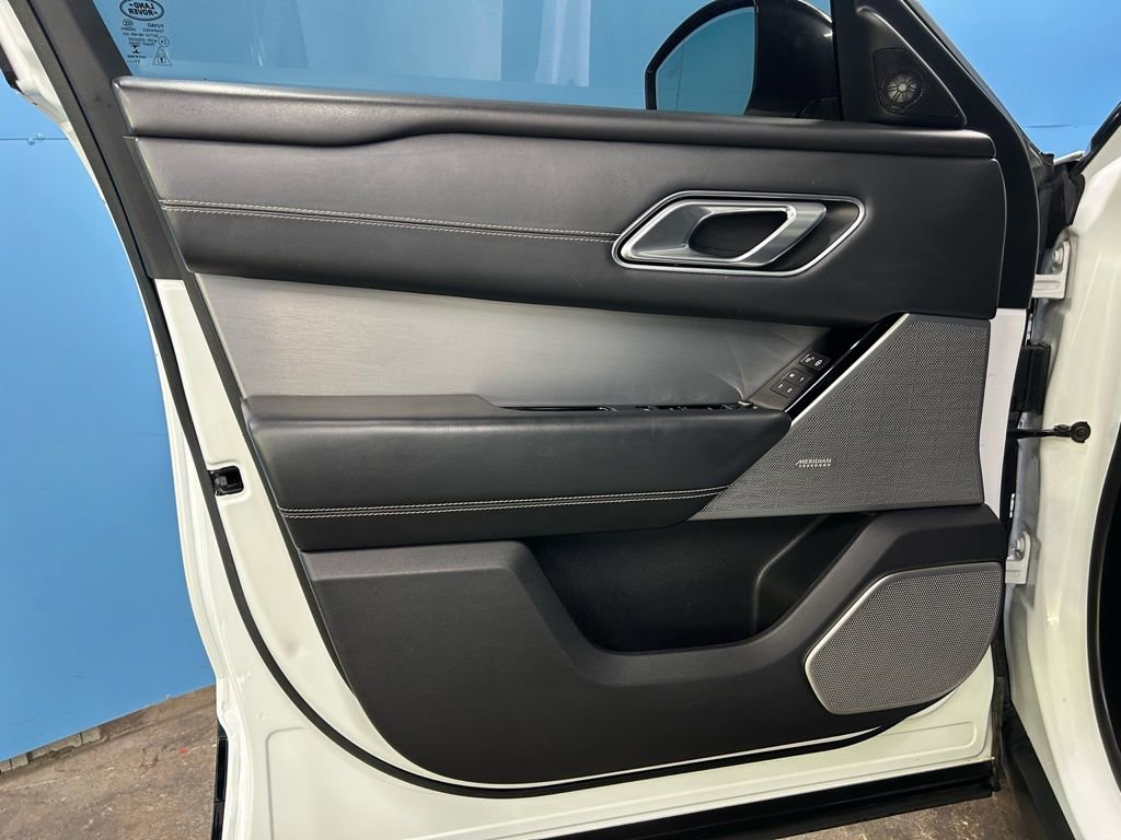 Used 2018 Land Rover Range Rover Velar R-Dynamic HSE image 33