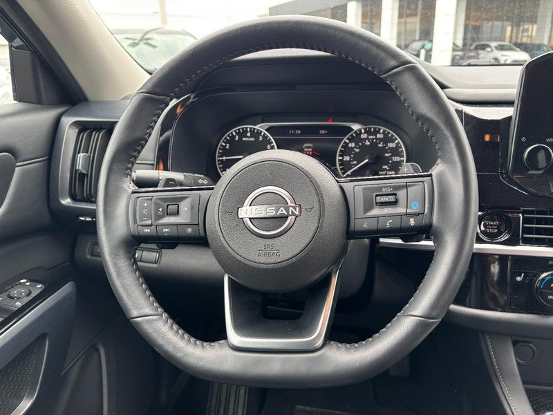 Used 2025 Nissan Pathfinder SL AWD/4WD image 15