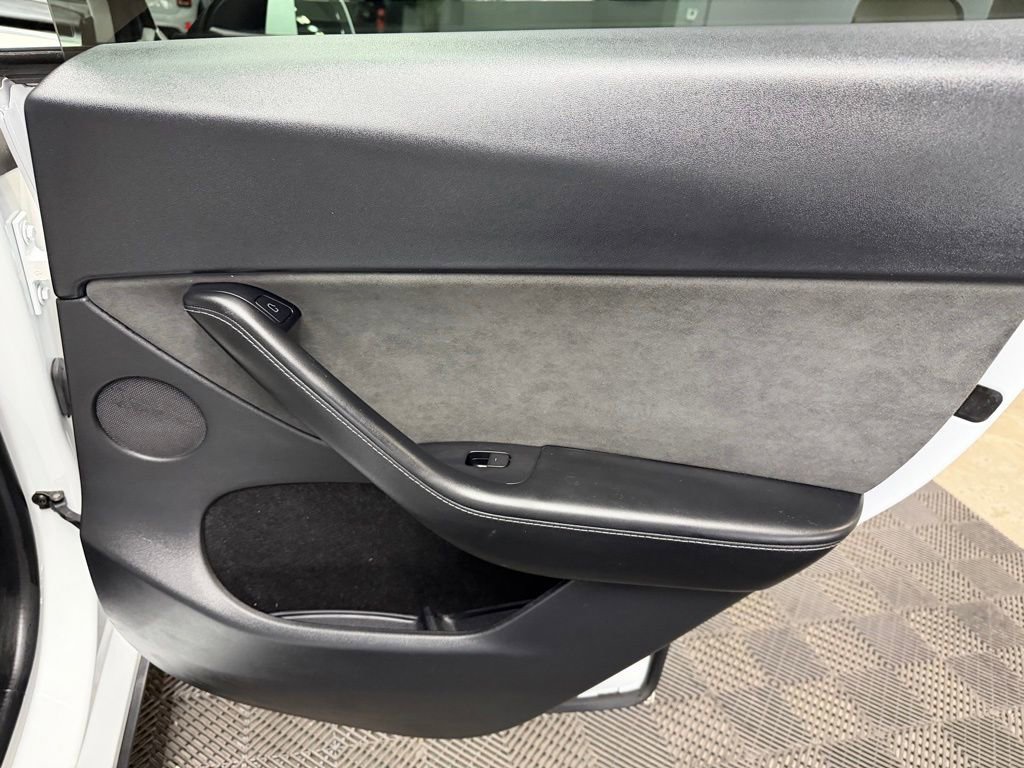 Used 2022 Tesla Model Y Long Range AWD/4WD image 46