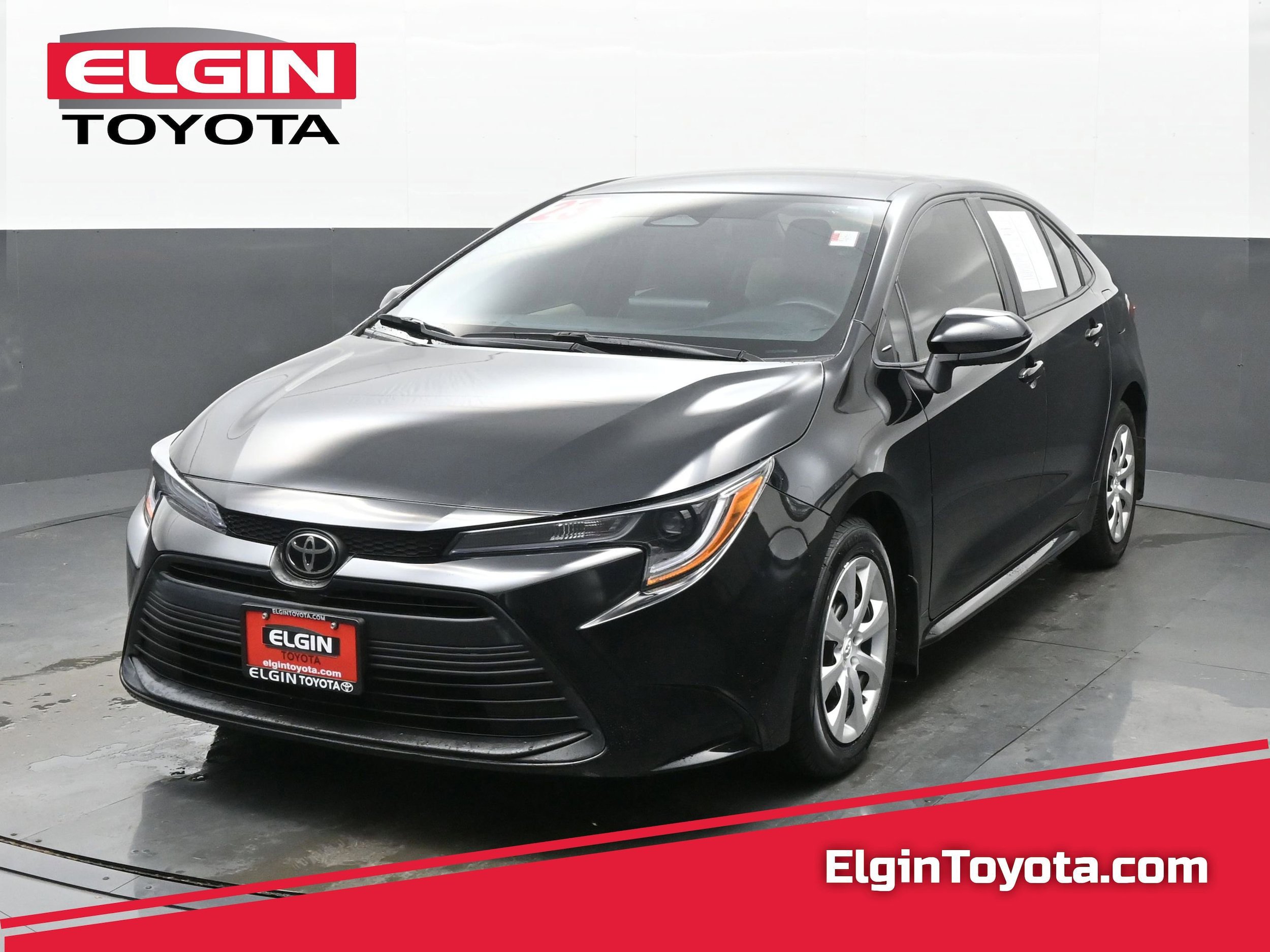 Used 2025 Toyota Corolla LE FWD image 1